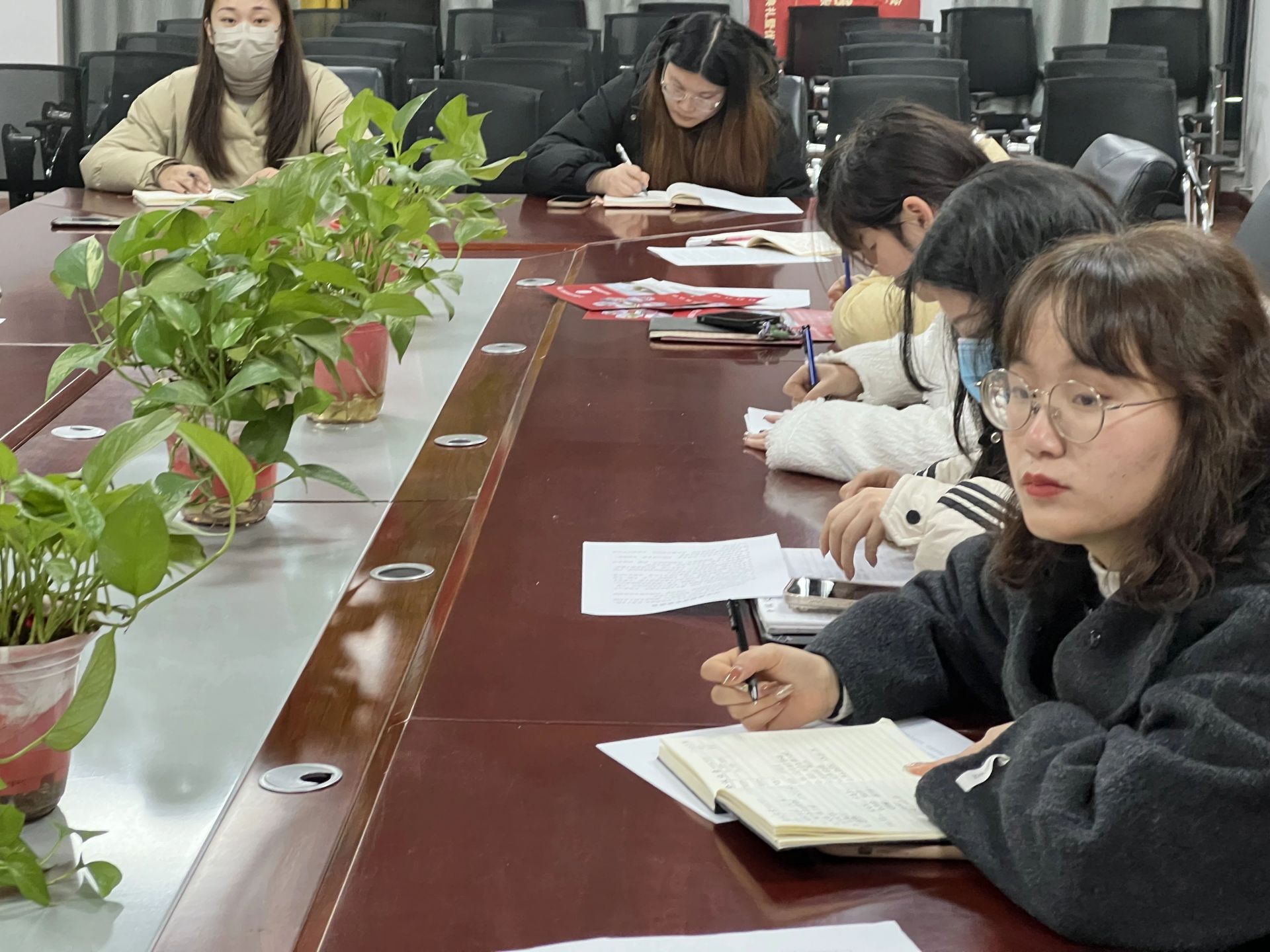 校学生处召开学生假期安全管理暨班主任工作会议
